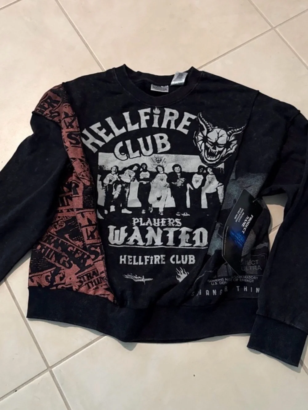 NWT 3XL stranger things men’s sweatshirt hellfire club stretchy - Picture 2 of 4